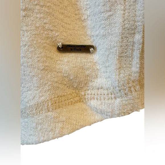 Abercrombie & Fitch Womens Size S V-Neck Cozy Soft Sweater White Draped - Picture 3 of 6